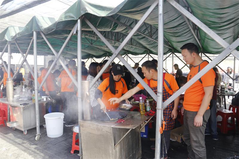 超越團(tuán)隊(duì)廚藝展示現(xiàn)場