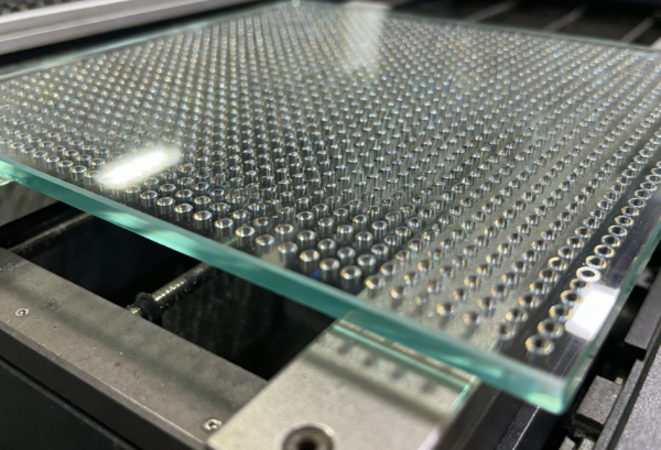 聚焦高鋁玻璃精密加工：紅外皮秒激光鉆孔設(shè)備賦能深蘇滬產(chǎn)業(yè)，超越激光彰顯品牌實(shí)力